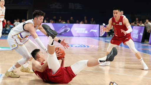 泰晤士：律师会要求有条件保释，帕尔特伊才能继续在黄潜踢球